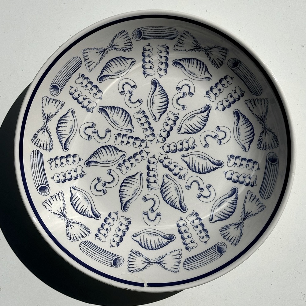 La Primula Pasta Serving Bowl, made in Italy, chip